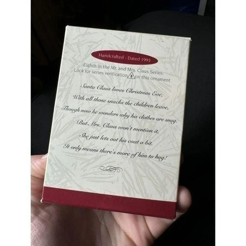 Hallmark Keepsake 1993 Mr&Mrs Claus A Fitting Moment